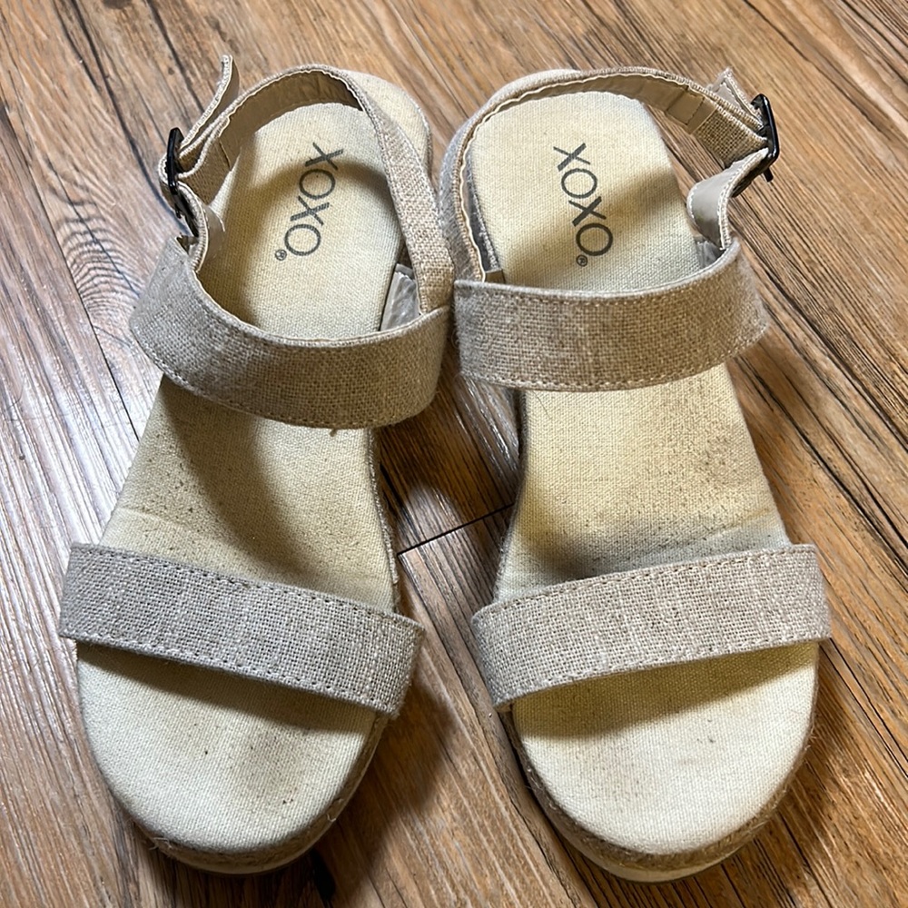 XOXO Womens Sandals See Measurement